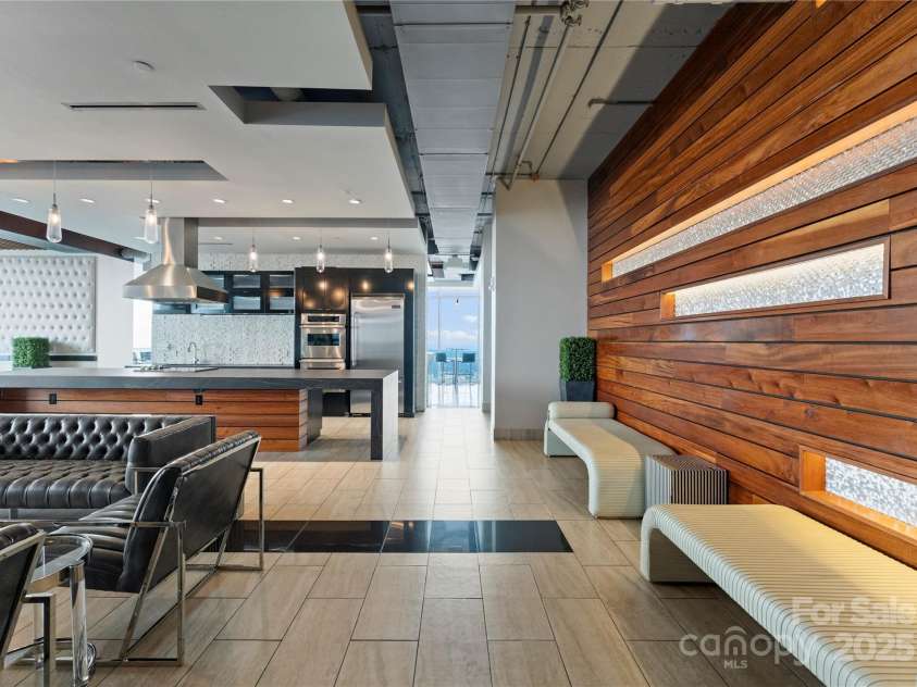 215 Pine Street, Charlotte, NC 28202.  MLS# CAR4294172, YatesRealty ID 18554. Sky Lounge