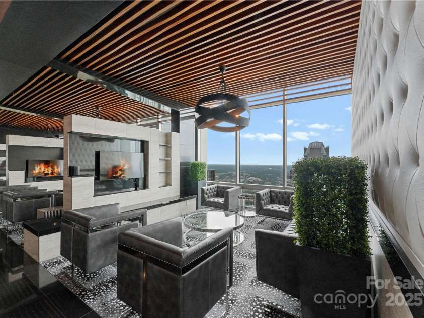 215 Pine Street, Charlotte, NC 28202.  MLS# CAR4294172, YatesRealty ID 18554. Sky Lounge