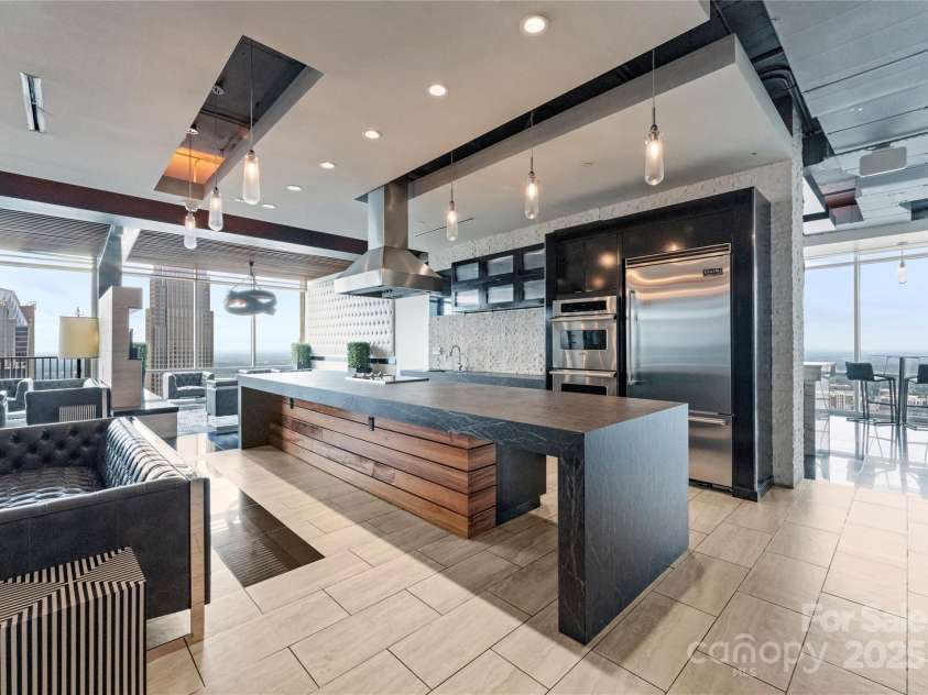 215 Pine Street, Charlotte, NC 28202.  MLS# CAR4294172, YatesRealty ID 18554. Sky Lounge