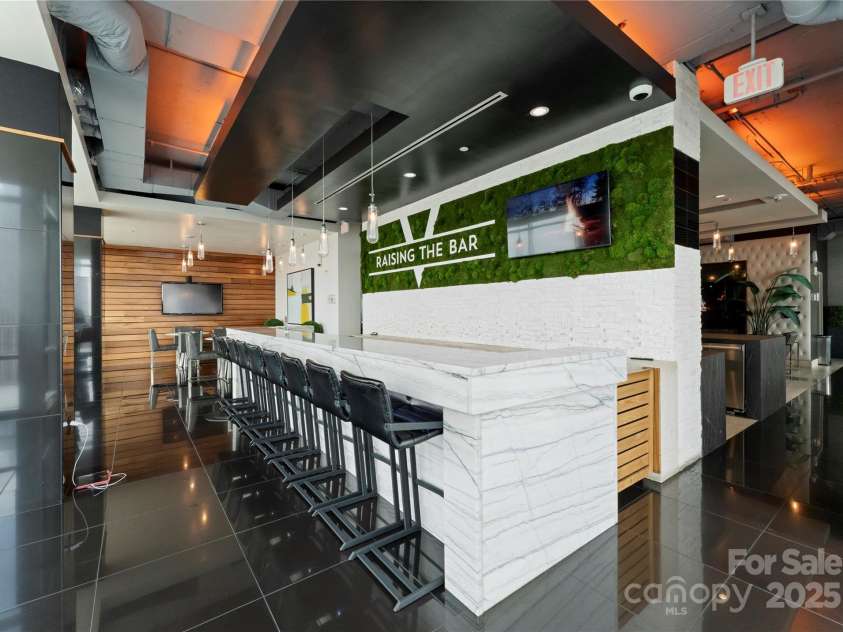 215 Pine Street, Charlotte, NC 28202.  MLS# CAR4294172, YatesRealty ID 18554. Sky Lounge Bar