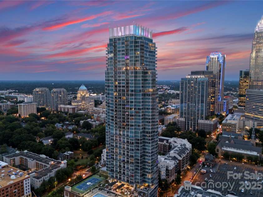 215 Pine Street, Charlotte, NC 28202.  MLS# CAR4294172, YatesRealty ID 18554. The VUE Charlotte