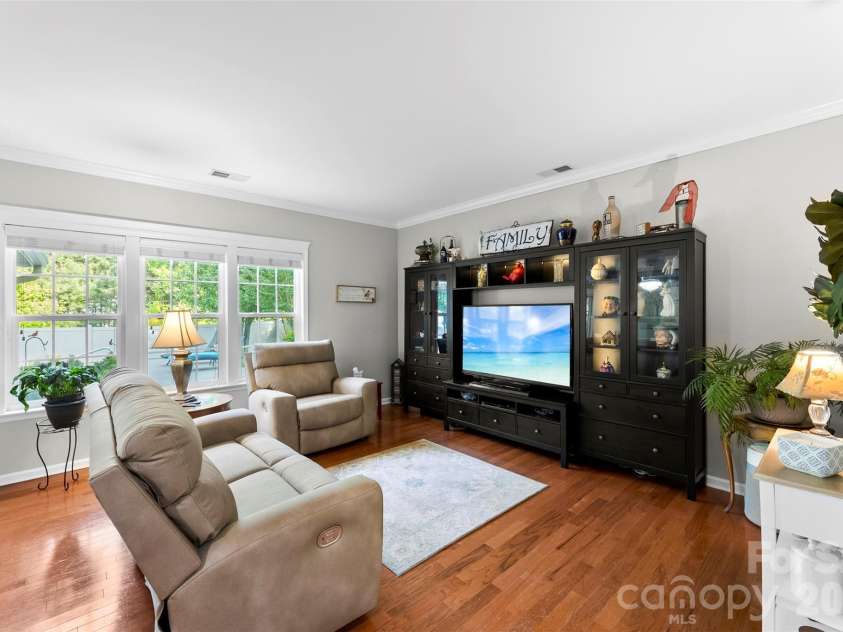 709 Heddington Court, Gastonia, NC 28056.  MLS# CAR4368078, YatesRealty ID 18556. 