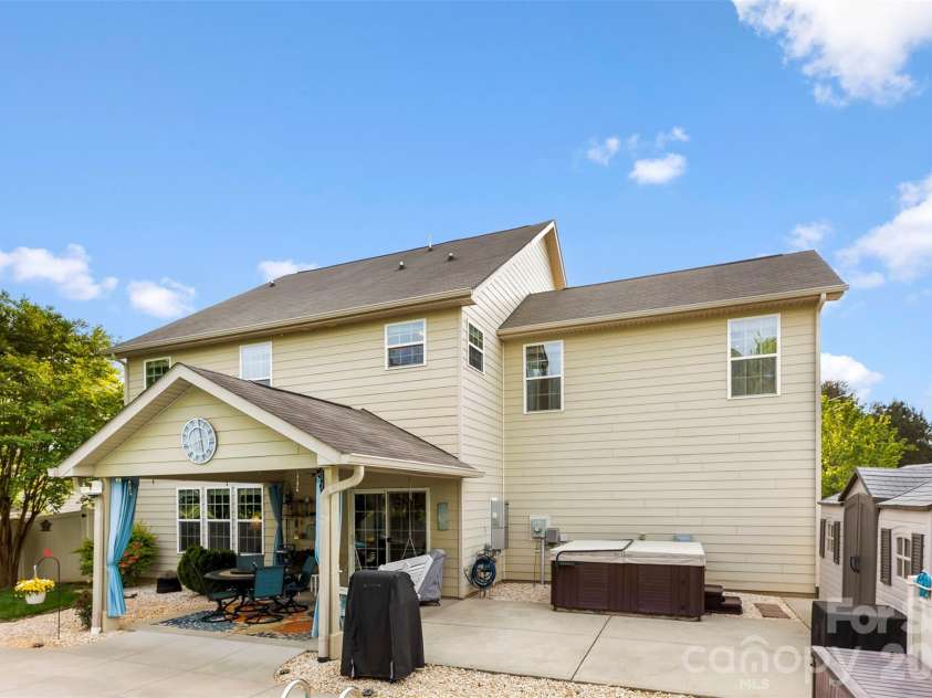 709 Heddington Court, Gastonia, NC 28056.  MLS# CAR4368078, YatesRealty ID 18556. 