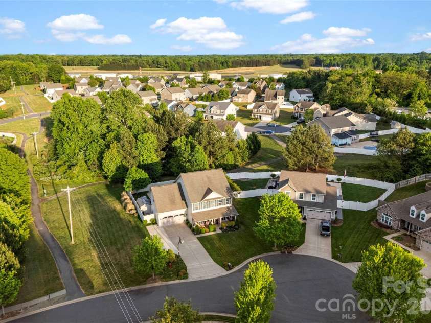 709 Heddington Court, Gastonia, NC 28056.  MLS# CAR4368078, YatesRealty ID 18556. 
