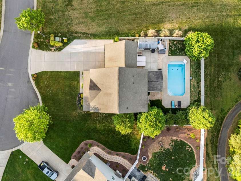 709 Heddington Court, Gastonia, NC 28056.  MLS# CAR4368078, YatesRealty ID 18556. 