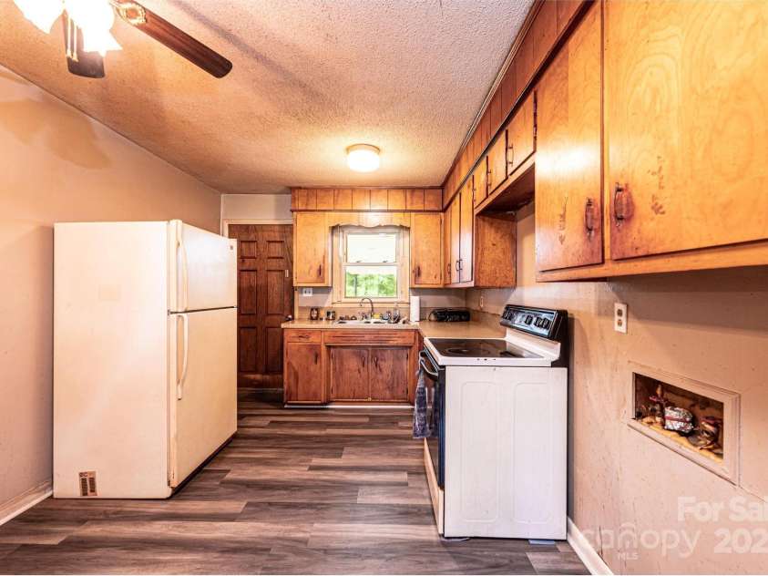 1094 Curve View Road, Lincolnton, NC 28092.  MLS# CAR4258545, YatesRealty ID 18557. 