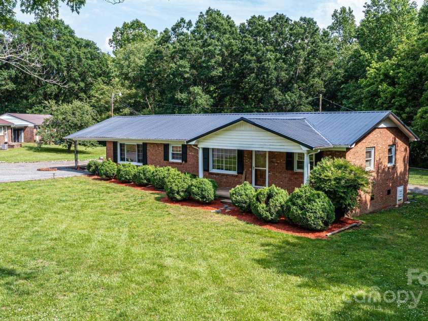 1094 Curve View Road, Lincolnton, NC 28092.  MLS# CAR4258545, YatesRealty ID 18557. 