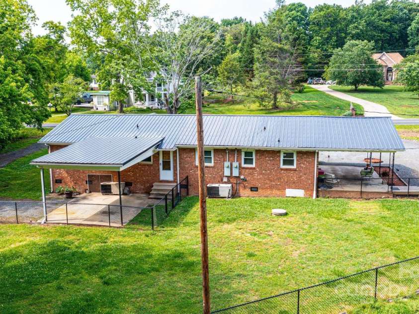 1094 / 1092 Curve View Road, Lincolnton, NC 28092.  MLS# CAR4258616, YatesRealty ID 18558. 