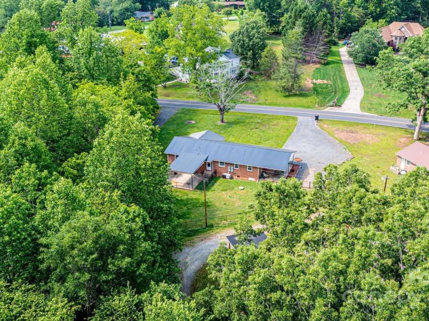 1094 / 1092 Curve View Road, Lincolnton, NC 28092.  MLS# CAR4258616, YatesRealty ID 18558. 