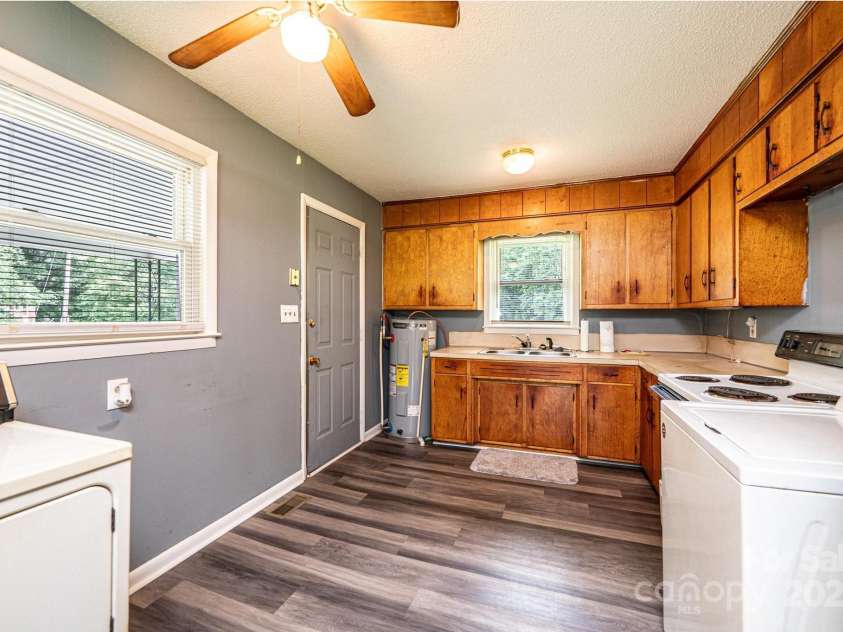 1094 / 1092 Curve View Road, Lincolnton, NC 28092.  MLS# CAR4258616, YatesRealty ID 18558. 