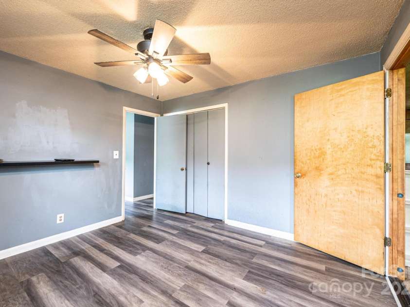 1094 / 1092 Curve View Road, Lincolnton, NC 28092.  MLS# CAR4258616, YatesRealty ID 18558. 