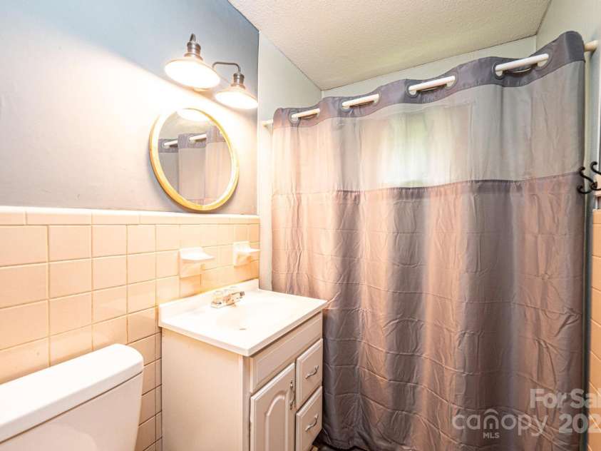 1094 / 1092 Curve View Road, Lincolnton, NC 28092.  MLS# CAR4258616, YatesRealty ID 18558. 