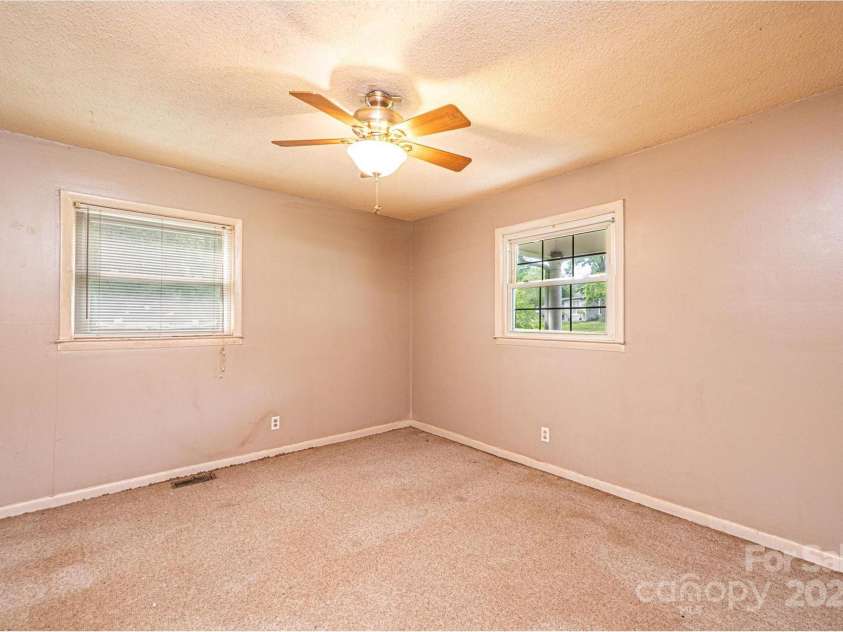 1094 / 1092 Curve View Road, Lincolnton, NC 28092.  MLS# CAR4258616, YatesRealty ID 18558. 