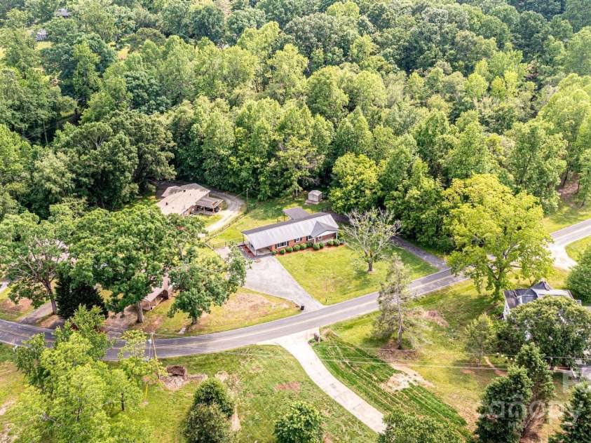 1094 / 1092 Curve View Road, Lincolnton, NC 28092.  MLS# CAR4258616, YatesRealty ID 18558. 