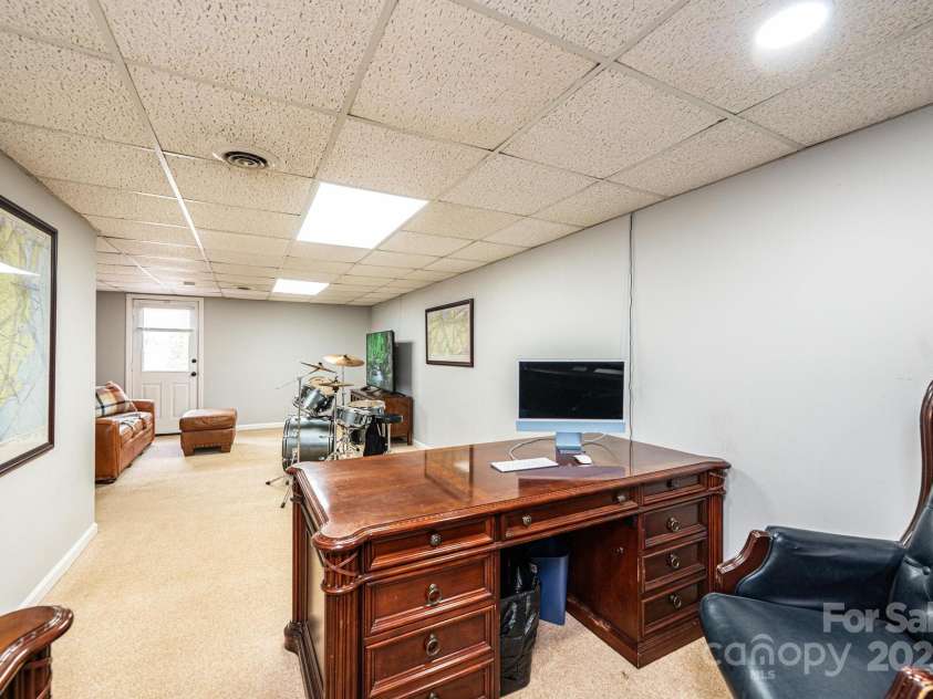 651 25th Avenue, Hickory, NC 28601.  MLS# CAR4233681, YatesRealty ID 18559. Finished Flex Space in Basement