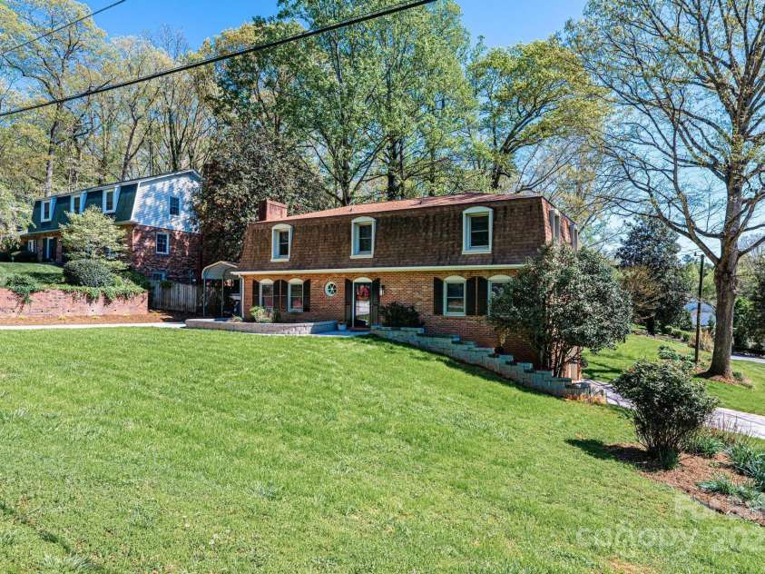 651 25th Avenue, Hickory, NC 28601.  MLS# CAR4233681, YatesRealty ID 18559. Great Curb Appeal