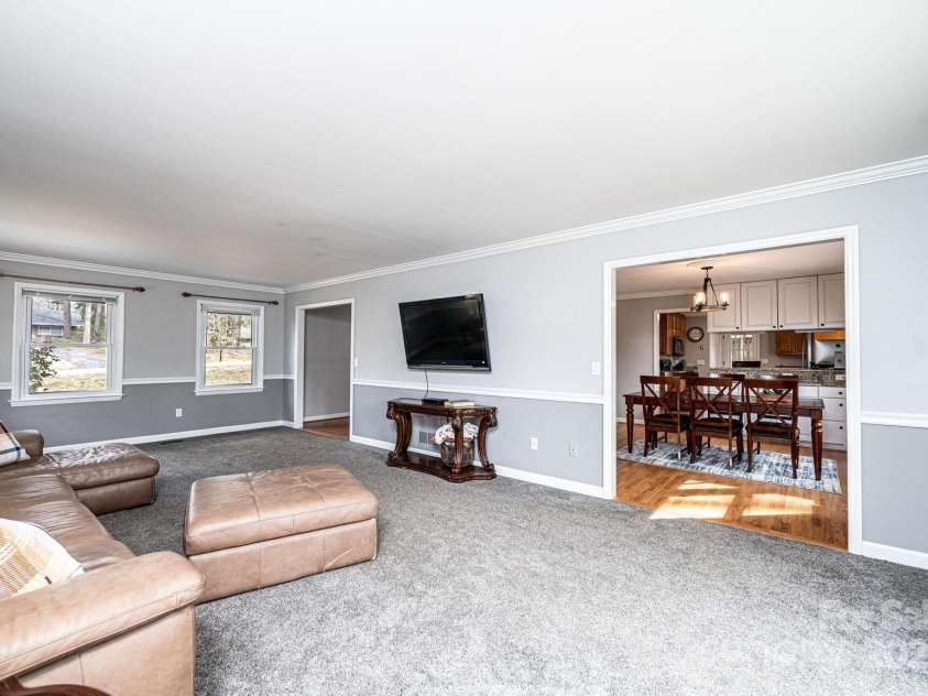 651 25th Avenue, Hickory, NC 28601.  MLS# CAR4233681, YatesRealty ID 18559. Living Room