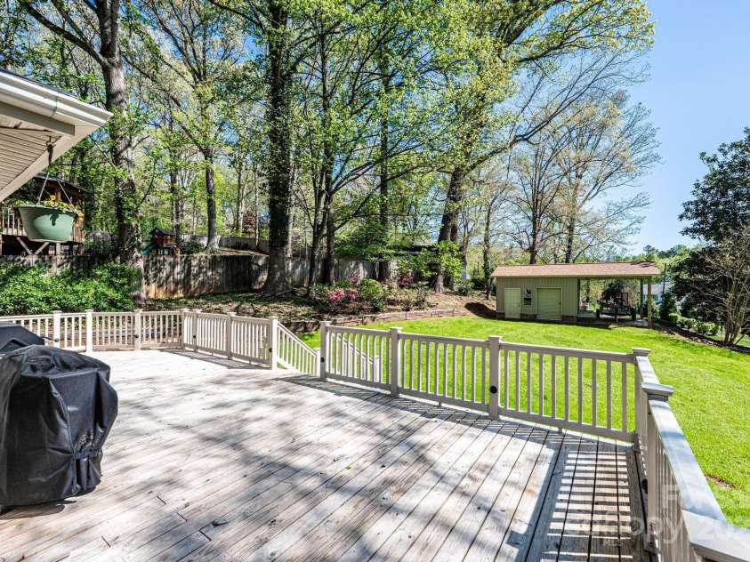 651 25th Avenue, Hickory, NC 28601.  MLS# CAR4233681, YatesRealty ID 18559. Outbuilding in Back Yard