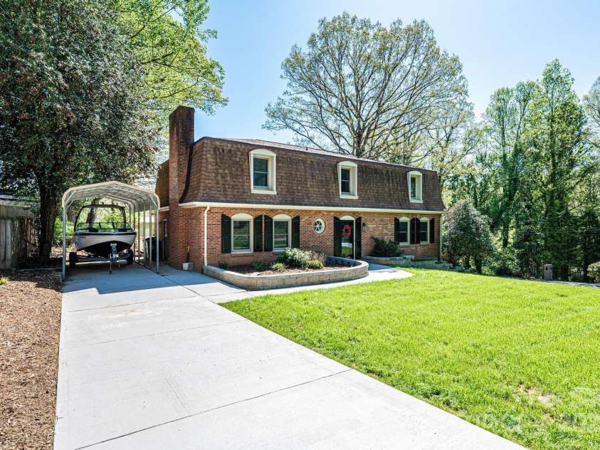 651 25th Avenue, Hickory, NC 28601.  MLS# CAR4233681, YatesRealty ID 18559. Parking for Your Boat or RV