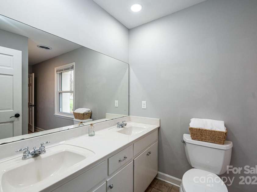 651 25th Avenue, Hickory, NC 28601.  MLS# CAR4233681, YatesRealty ID 18559. Secondary Full Bath