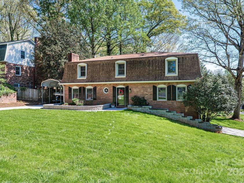 651 25th Avenue, Hickory, NC 28601.  MLS# CAR4233681, YatesRealty ID 18559. Welcome Home!