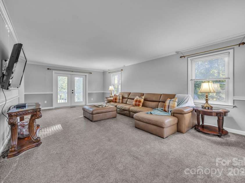 651 25th Avenue, Hickory, NC 28601.  MLS# CAR4316987, YatesRealty ID 18559. 