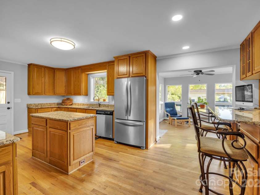 651 25th Avenue, Hickory, NC 28601.  MLS# CAR4316987, YatesRealty ID 18559. 