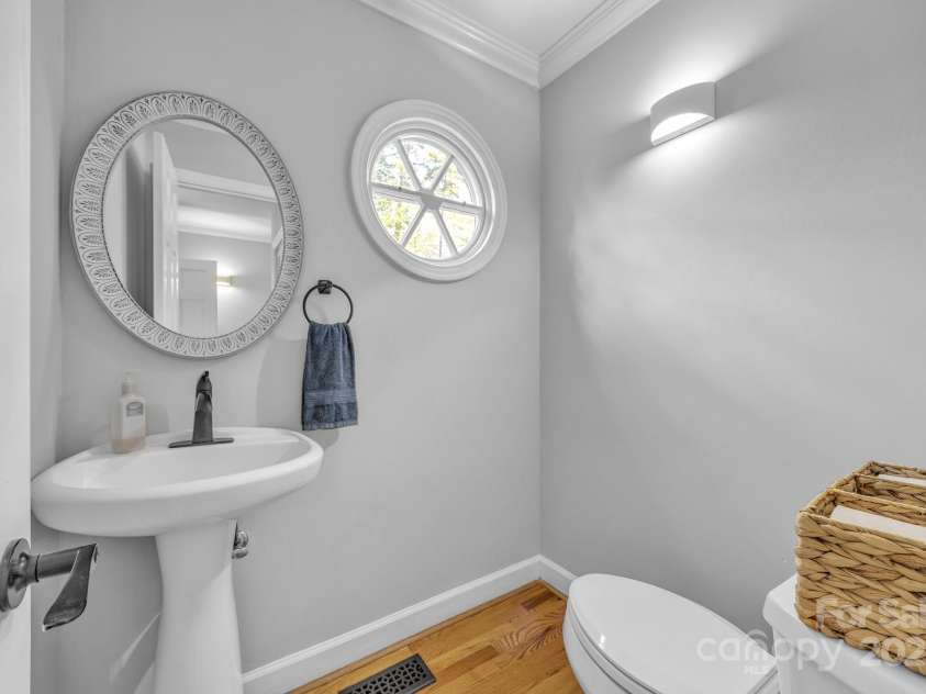 651 25th Avenue, Hickory, NC 28601.  MLS# CAR4316987, YatesRealty ID 18559. 