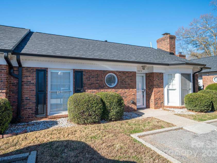 1212 Franklin Boulevard, Gastonia, NC 28054.  MLS# CAR4327216, YatesRealty ID 1856. 