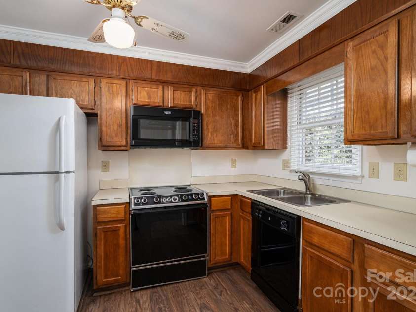 1212 Franklin Boulevard, Gastonia, NC 28054.  MLS# CAR4327216, YatesRealty ID 1856. 