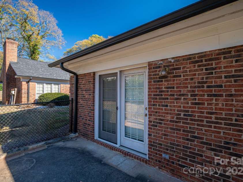 1212 Franklin Boulevard, Gastonia, NC 28054.  MLS# CAR4327216, YatesRealty ID 1856. 