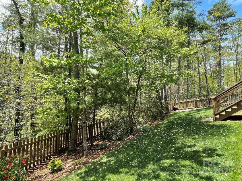 29 Stills Creek Loop, Fairview, NC 28730.  MLS# CAR4226327, YatesRealty ID 18560. Fully Fenced - Trail Access Directly Behind