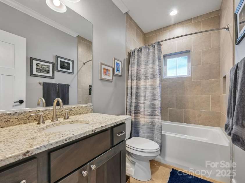 29 Stills Creek Loop, Fairview, NC 28730.  MLS# CAR4226327, YatesRealty ID 18560. Guest Bath - Main Level