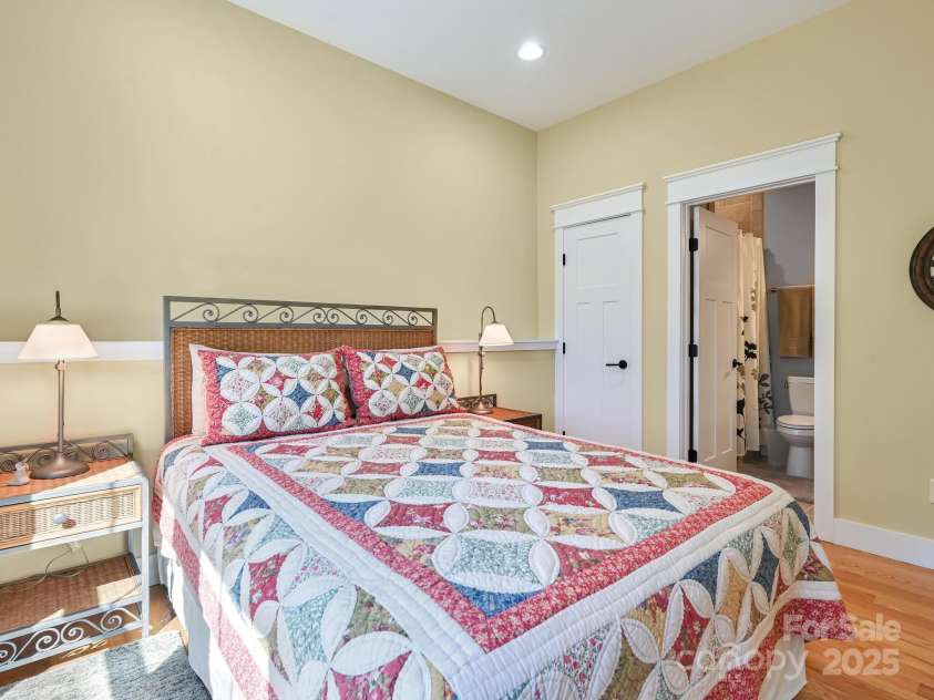 29 Stills Creek Loop, Fairview, NC 28730.  MLS# CAR4226327, YatesRealty ID 18560. Lower Level Primary Ensuite