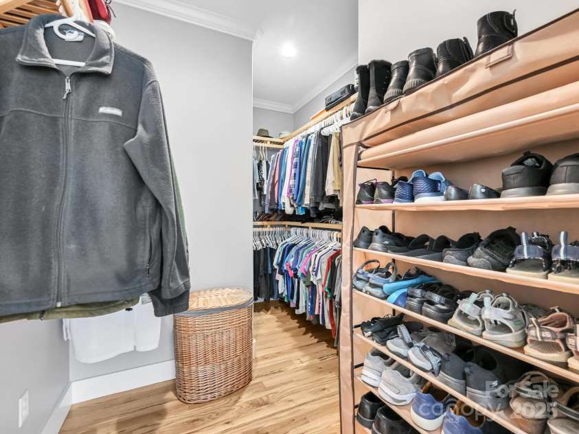 29 Stills Creek Loop, Fairview, NC 28730.  MLS# CAR4226327, YatesRealty ID 18560. Primary Closet