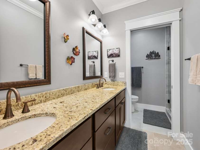 29 Stills Creek Loop, Fairview, NC 28730.  MLS# CAR4226327, YatesRealty ID 18560. Primary Double Vanity