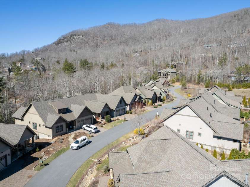 29 Stills Creek Loop, Fairview, NC 28730.  MLS# CAR4226327, YatesRealty ID 18560. Stroll the Neighborhood