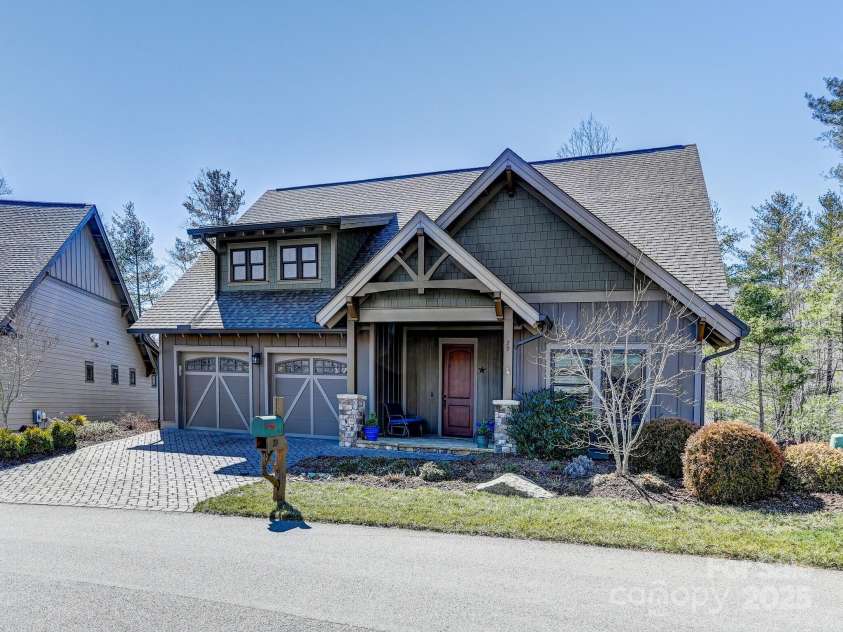 29 Stills Creek Loop, Fairview, NC 28730.  MLS# CAR4226327, YatesRealty ID 18560. Welcome to your Mountain Retreat!