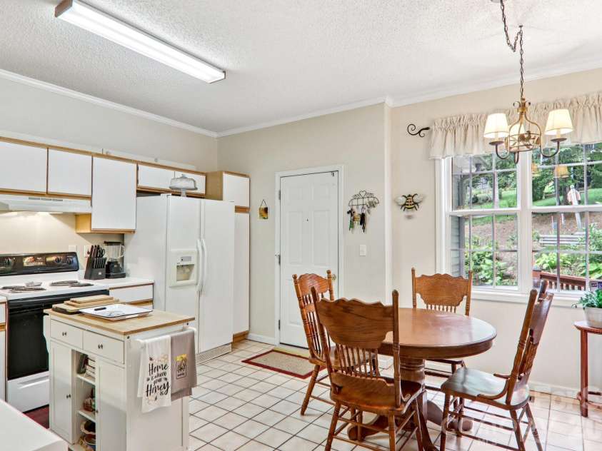 702 Cinnamon Way, Flat Rock, NC 28731.  MLS# CAR4373654, YatesRealty ID 18560. 