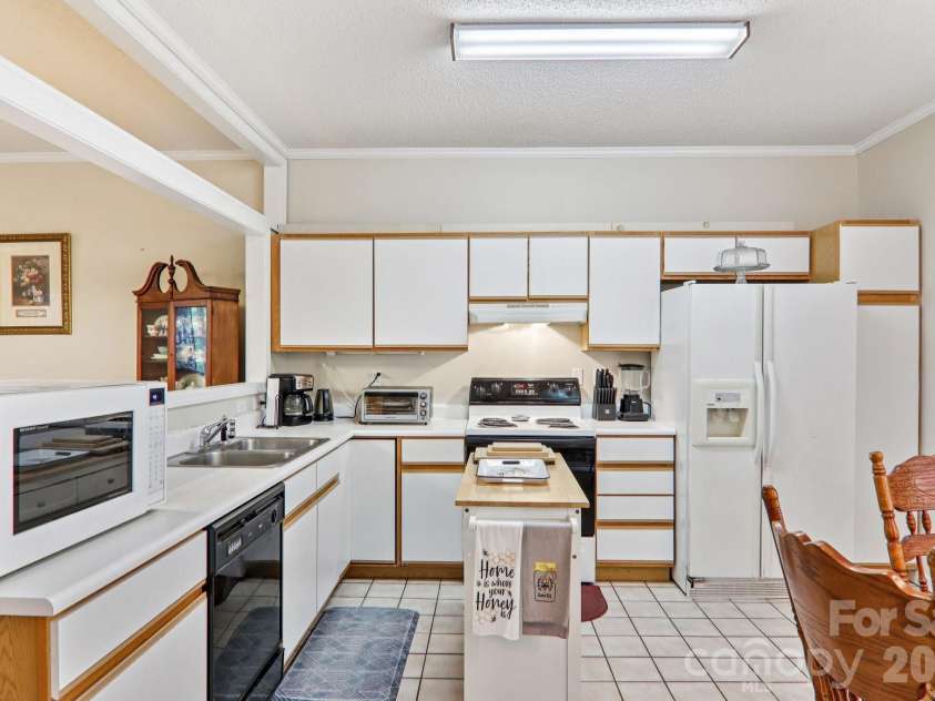 702 Cinnamon Way, Flat Rock, NC 28731.  MLS# CAR4373654, YatesRealty ID 18560. 