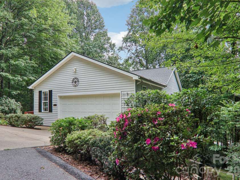 702 Cinnamon Way, Flat Rock, NC 28731.  MLS# CAR4373654, YatesRealty ID 18560. 