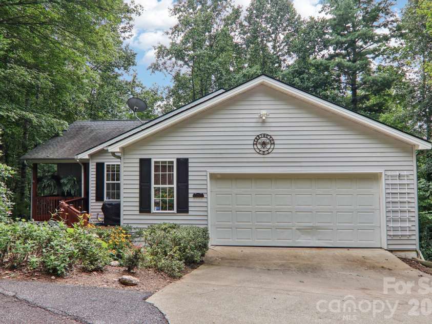 702 Cinnamon Way, Flat Rock, NC 28731.  MLS# CAR4373654, YatesRealty ID 18560. 