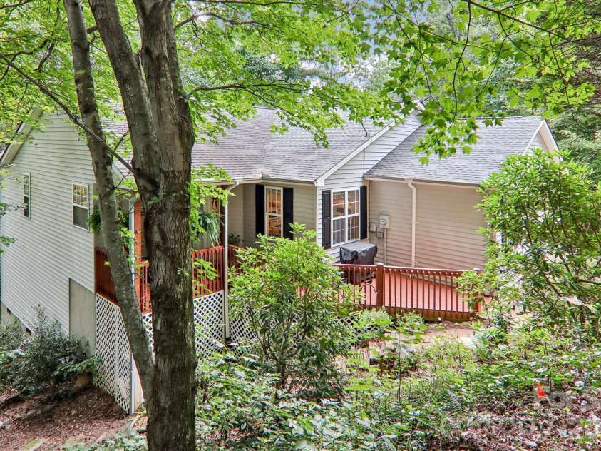 702 Cinnamon Way, Flat Rock, NC 28731.  MLS# CAR4373654, YatesRealty ID 18560. 