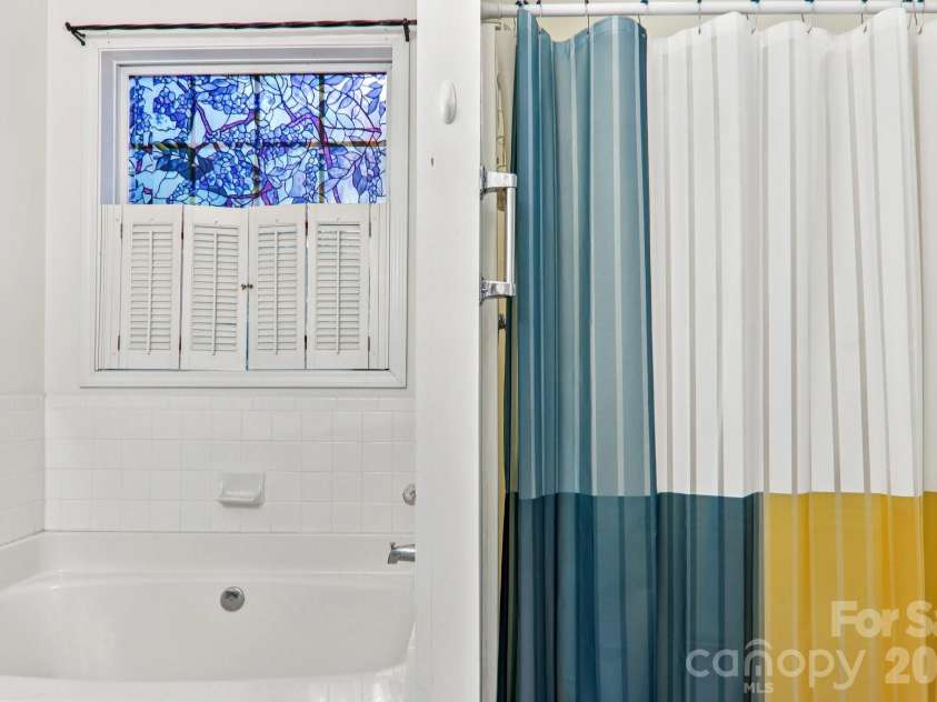 702 Cinnamon Way, Flat Rock, NC 28731.  MLS# CAR4373654, YatesRealty ID 18560. Primary Bathroom