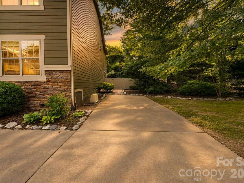 166 Wilson Lake Road, Mooresville, NC 28117.  MLS# CAR4353133, YatesRealty ID 18561. 