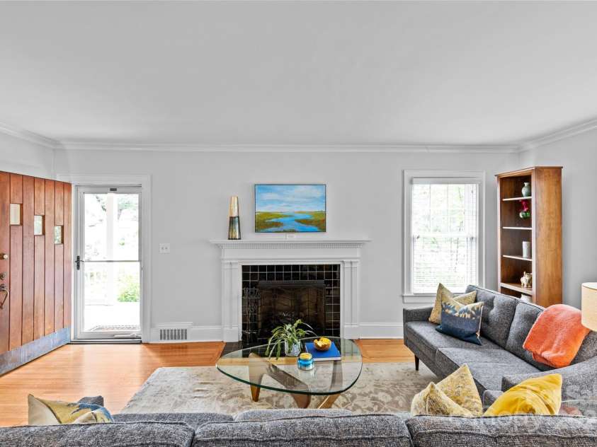 1729 Kensington Drive, Charlotte, NC 28205.  MLS# CAR4263350, YatesRealty ID 18561. 