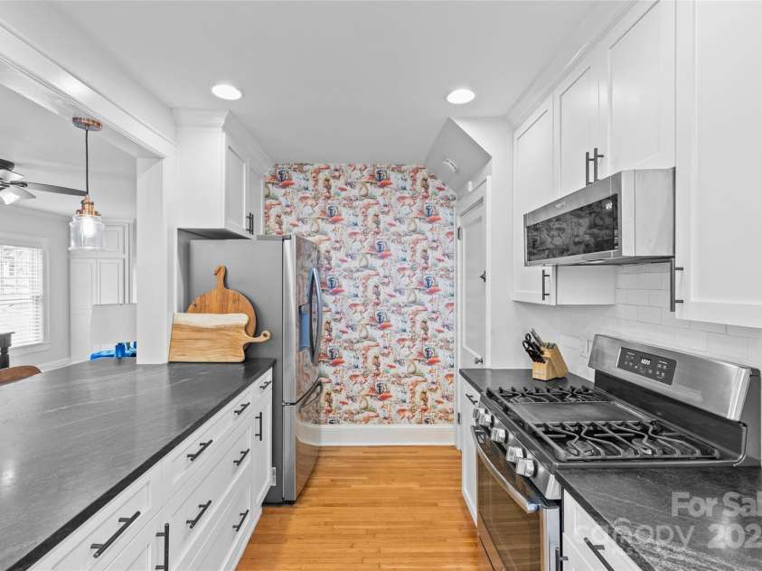 1729 Kensington Drive, Charlotte, NC 28205.  MLS# CAR4263350, YatesRealty ID 18561. 