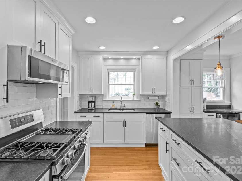 1729 Kensington Drive, Charlotte, NC 28205.  MLS# CAR4263350, YatesRealty ID 18561. 