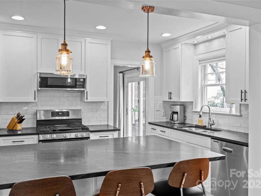 1729 Kensington Drive, Charlotte, NC 28205.  MLS# CAR4263350, YatesRealty ID 18561. 
