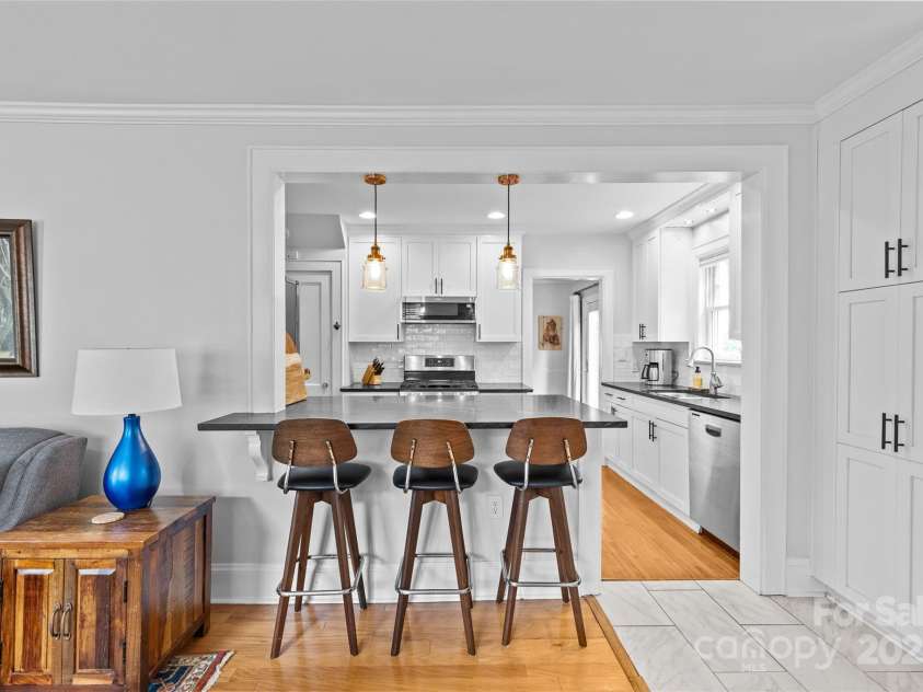 1729 Kensington Drive, Charlotte, NC 28205.  MLS# CAR4263350, YatesRealty ID 18561. 